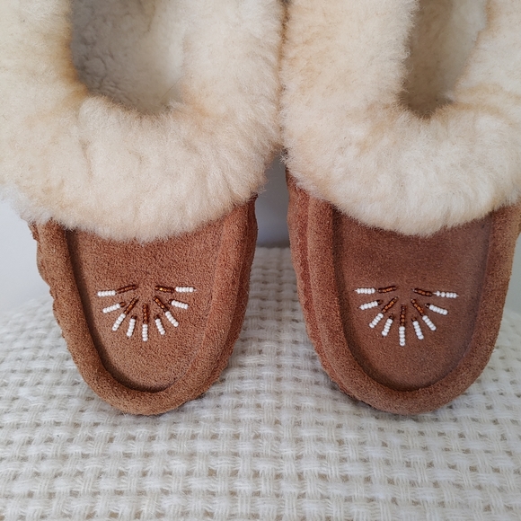 Laurentian Chief Suede Leather Sheepskin Fur Moccasins Beaded Size 6 / 6.5 - Picture 10 of 15